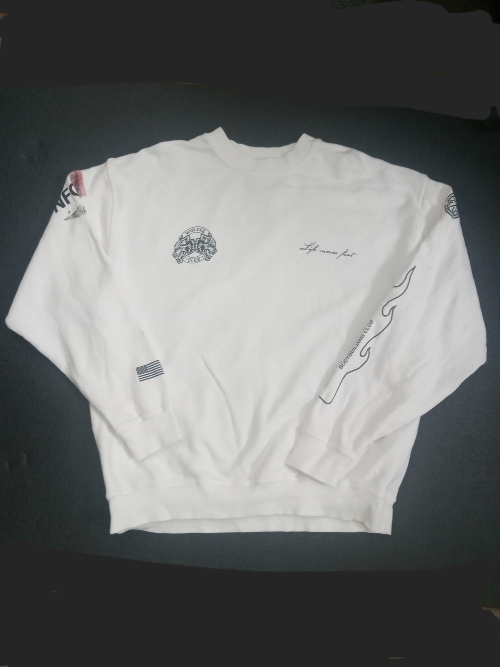 Darc Sport White Graphic Crewneck Sweatshirt with Black Accents Sz Large